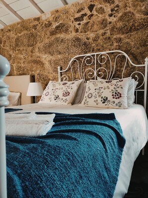 Double or Twin Room, Garden Area (SANTIAGO) | Premium bedding, minibar, soundproofing, iron/ironing board - Casas da Quinta da Cancela (Barcelos)