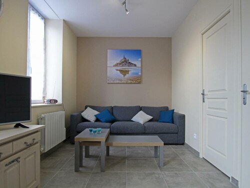 Terraced house in Pontorson with WiFi, pet-friendly, and parking