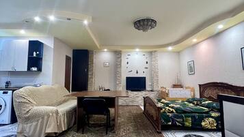 Studio Suite Keluarga | Lemari pakaian