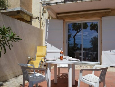 Cozy 2-Bedroom Apt in Saint Pierre La Mer, Steps from Beach, Terrace with BBQ