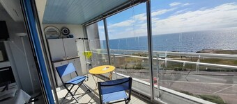 Seaside Studio with Balcony, Parking & Ocean Views in Saint-Hilaire-de-Riez