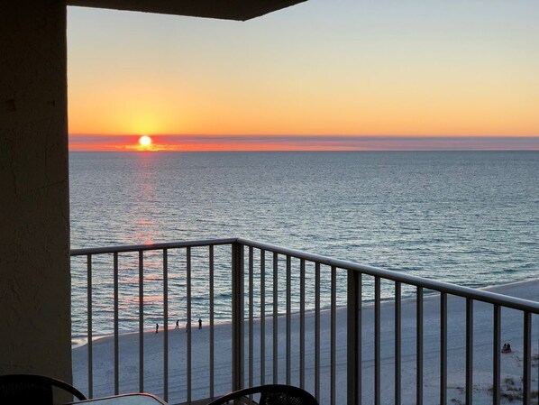 Property grounds - Renovated Luxury 3/2 Beachfront Sunsets - Regency (Panama City Beach)