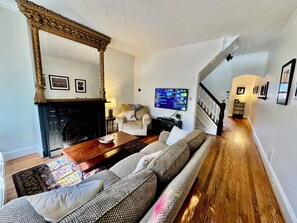 Smart TV, videojuegos, reproductor de DVD, libros