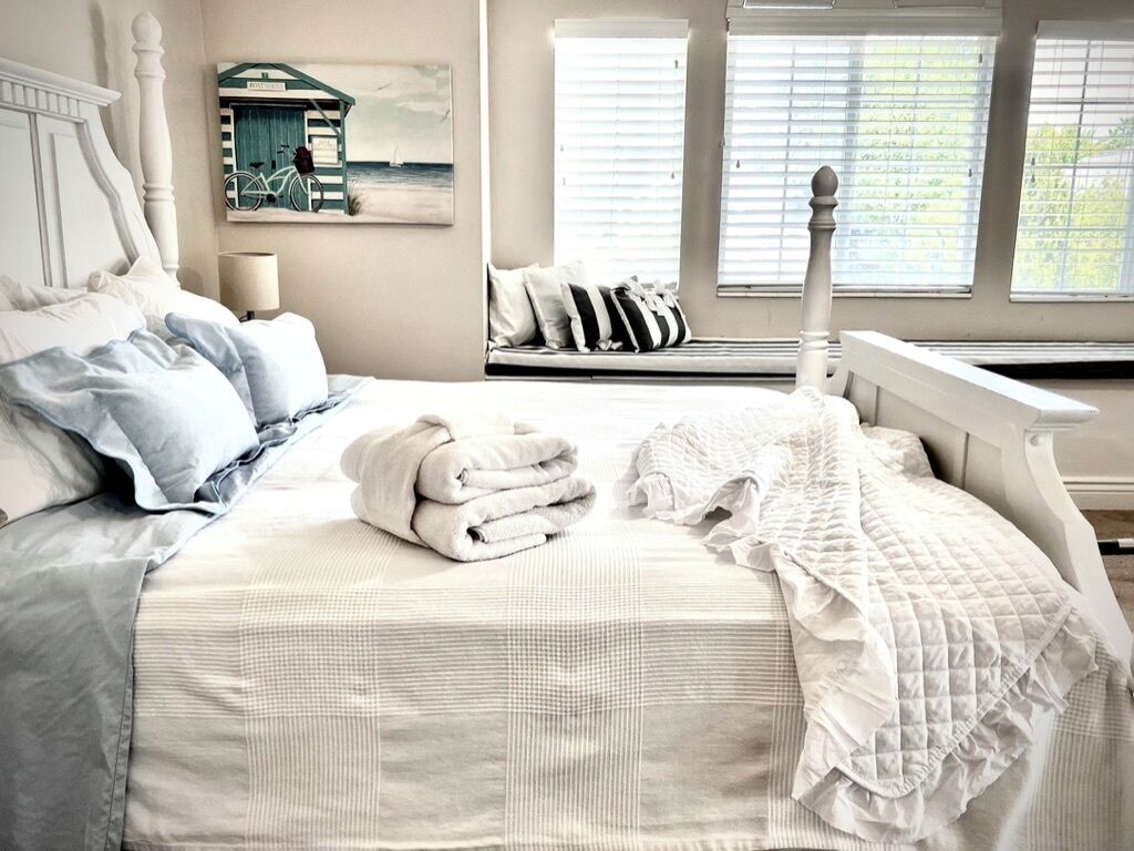 4 bedrooms, hypo-allergenic bedding, iron/ironing board, WiFi