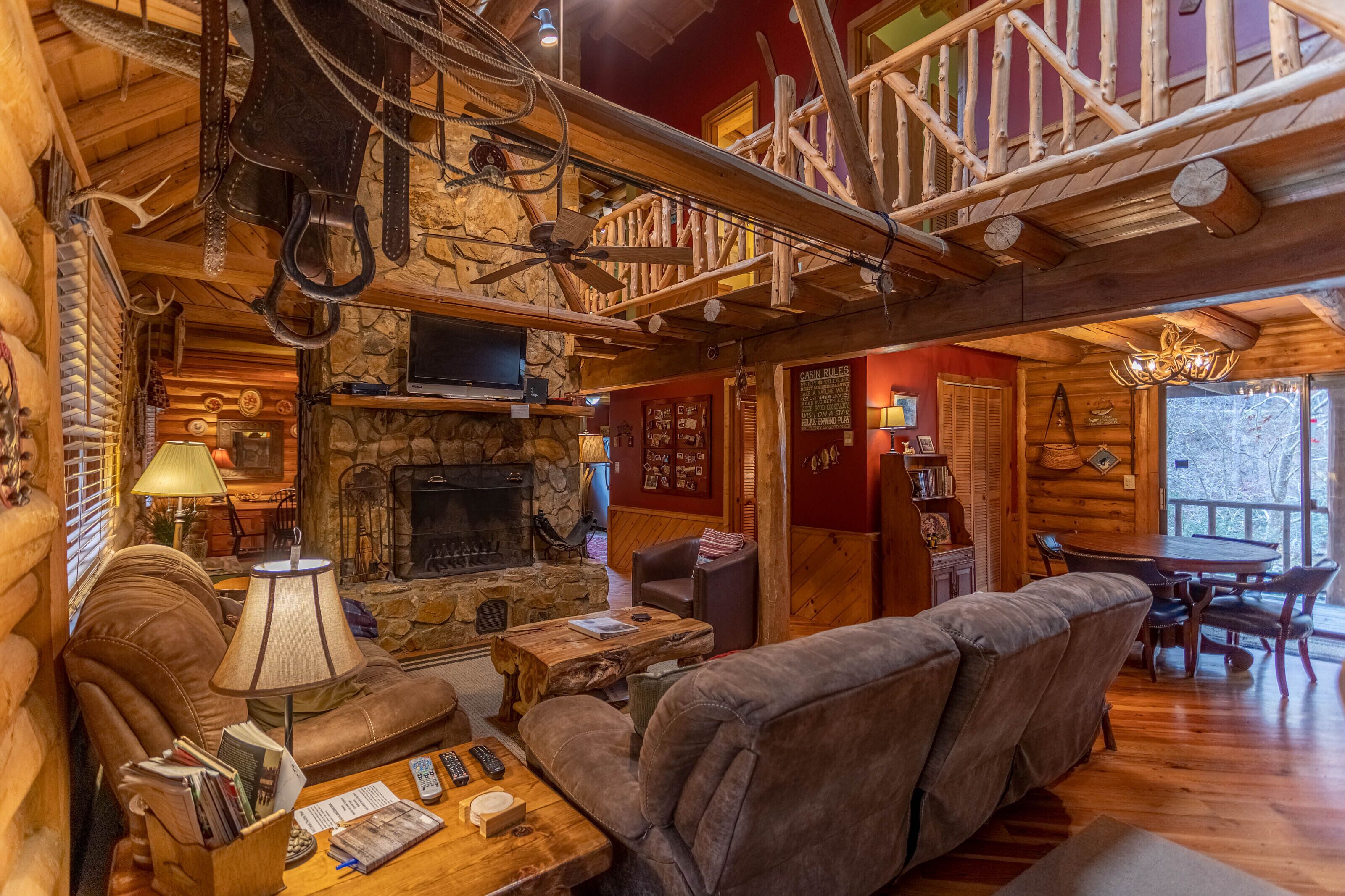 تلفزيون، مدفأة، مشغل دي في دي، كرة قدم الطاولة