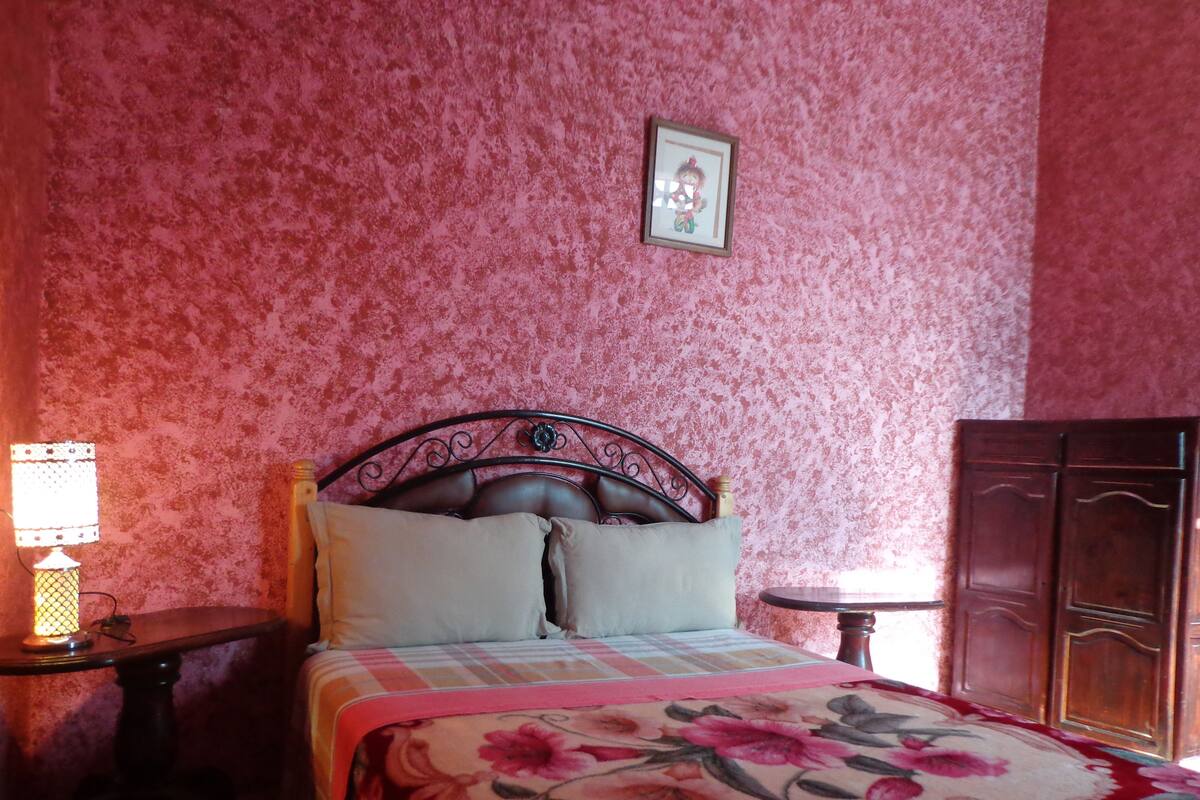Bureau, rideaux occultants, Wi-Fi gratuit, draps fournis