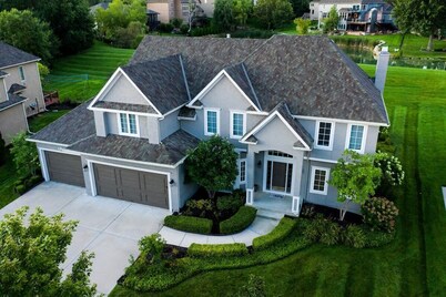 Stunning private villa pond, theater, a place for loving memories