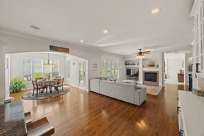 Televisión, chimenea, Netflix, Hulu