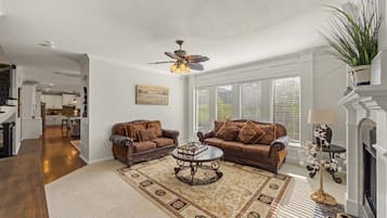 TV, fireplace, Netflix, Hulu