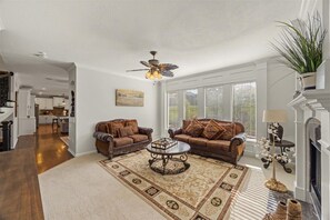 Fernseher, Kamin, Netflix, Hulu