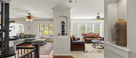 TV, fireplace, Netflix, Hulu