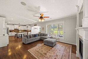 Téléviseur, foyer, Netflix, Hulu