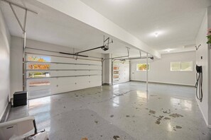 Fitness facility - Stunning private villa pond, theater (Overland Park)