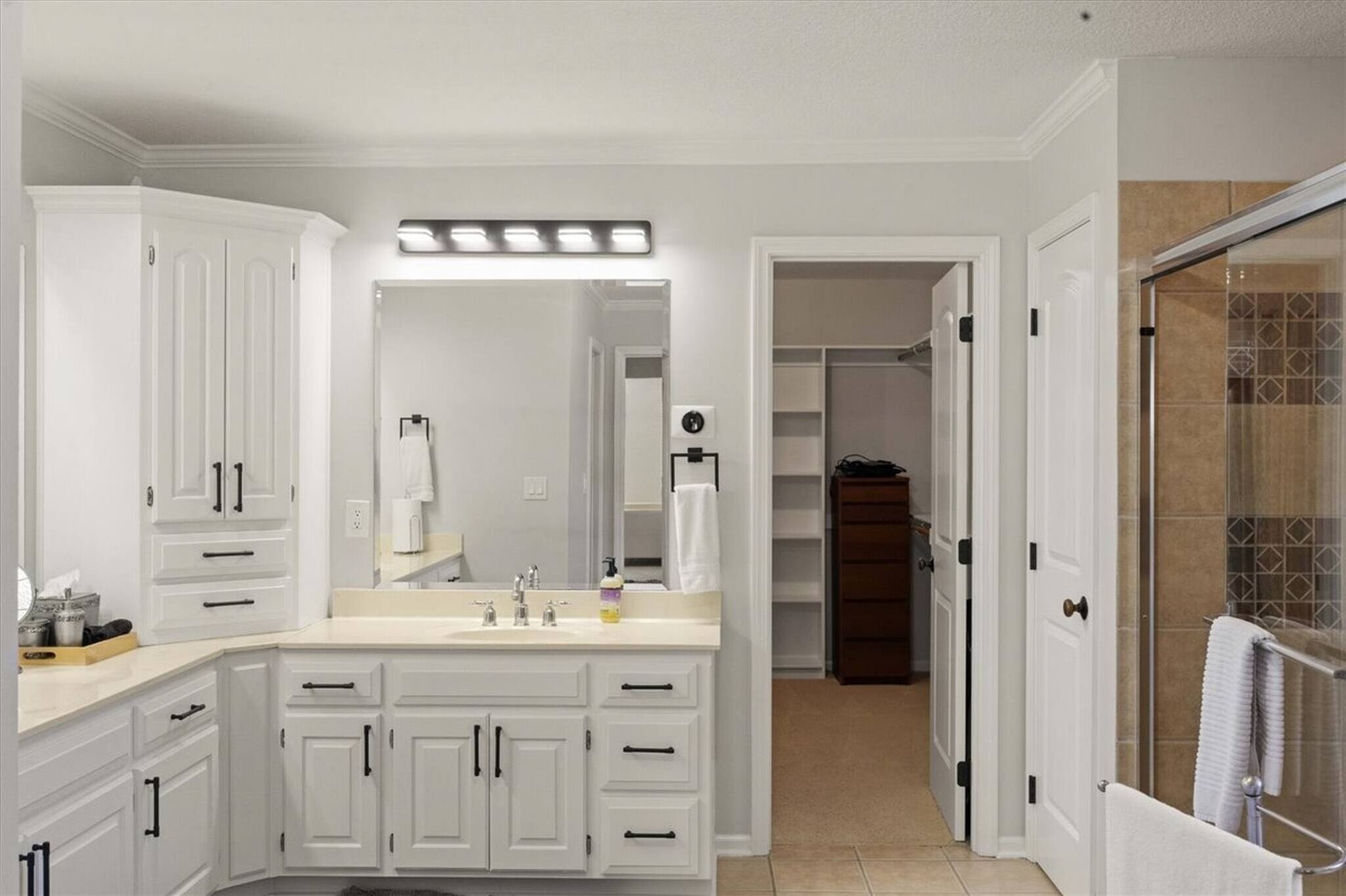 Double vanity · primary bath for two
