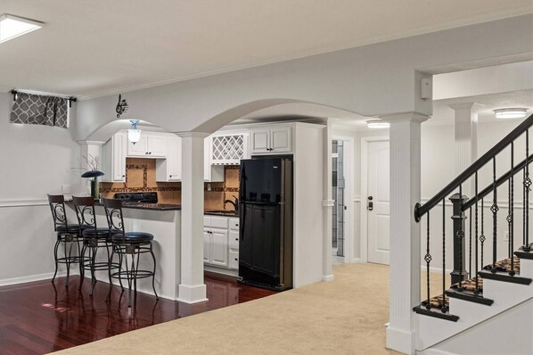 Interior - Stunning private villa pond, theater (Overland Park)