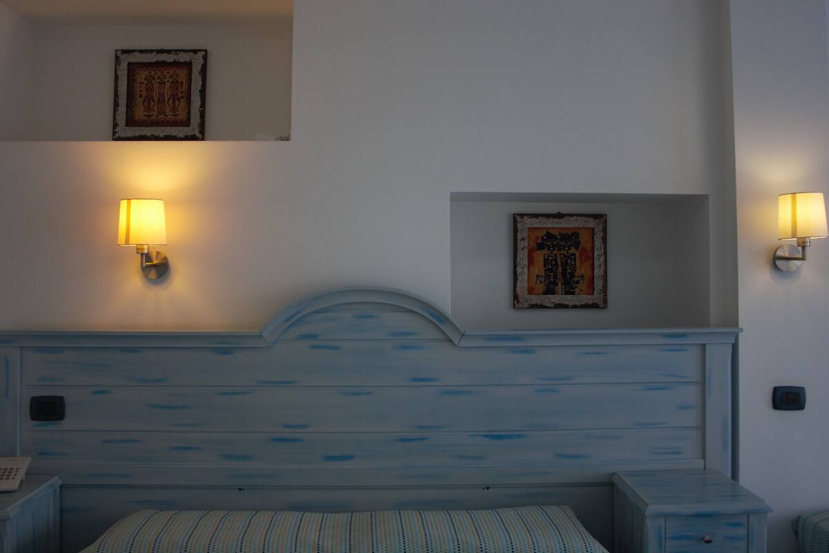 Classic Double Room | Minibar, in-room safe, desk, blackout curtains