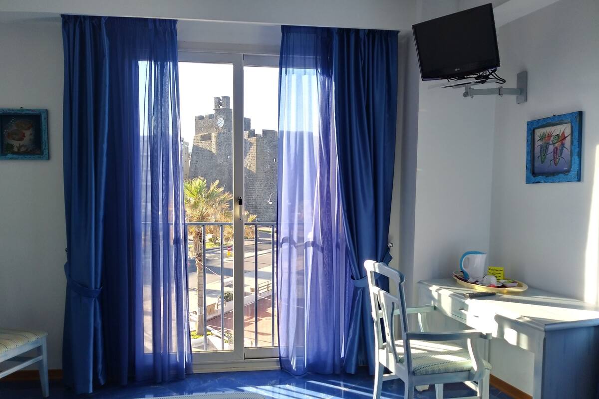 Superior Double Room, Sea View | Minibar, in-room safe, desk, blackout curtains
