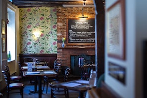 Breakfast, lunch and dinner served - The Old Vine (Winchester)