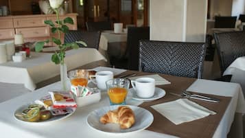 Colazione a buffet inclusa, servita tutte le mattine