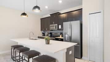 KylskÄp, mikrovÄgsugn, ugn och spishÀll