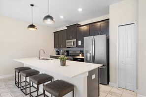 Fridge, microwave, oven, stovetop - 4 Bedrooms/ 3 Bathrooms/ Champions Gate (8967 SD) (Davenport)