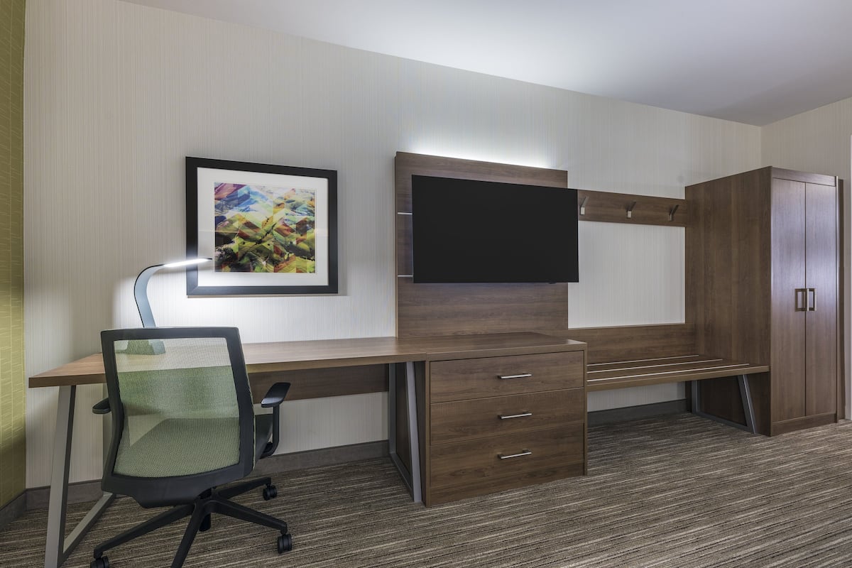 In-room safe, desk, laptop workspace, soundproofing