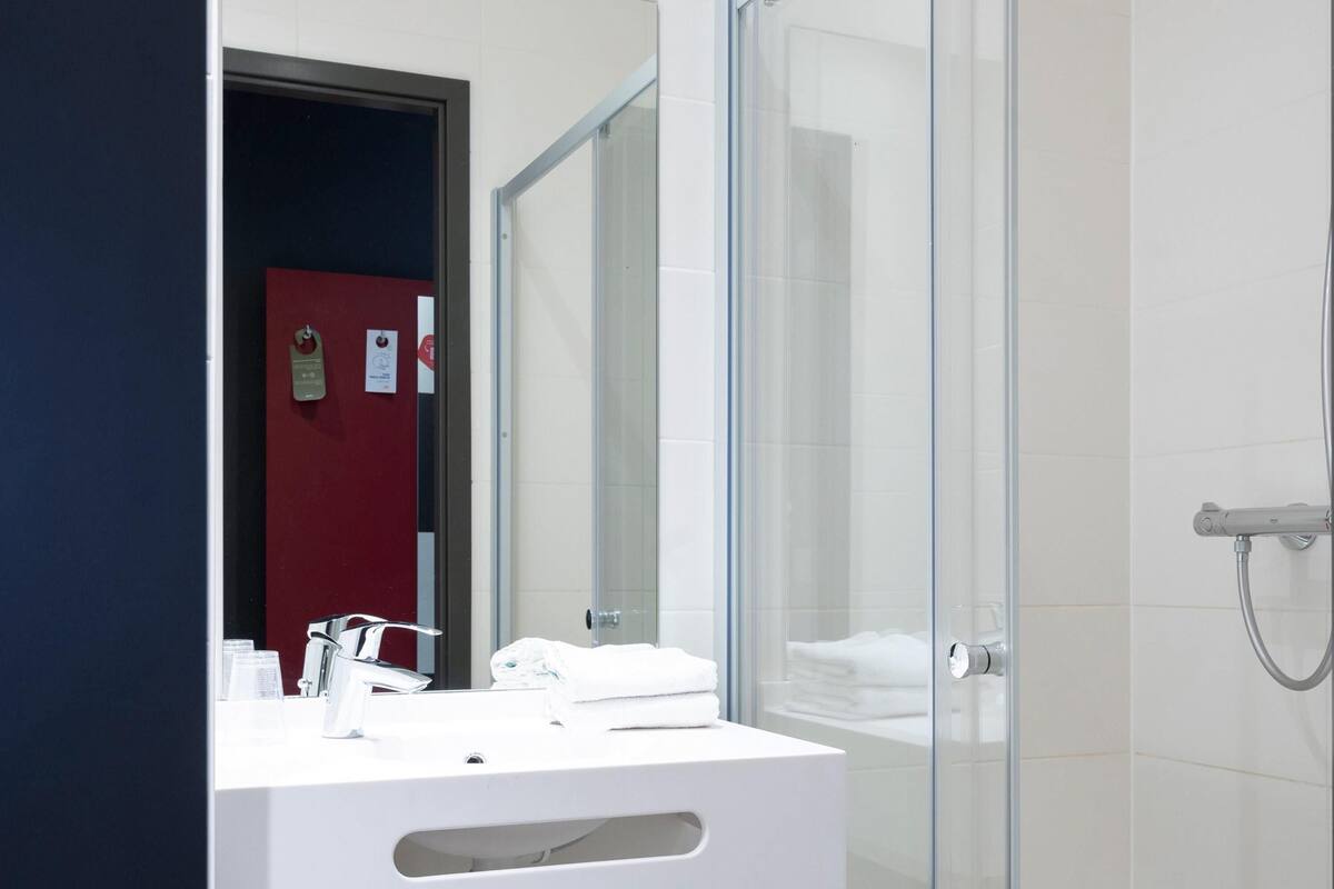 double room, 1 double bed | desk, free cots/infant beds, free wifi, bed sheets