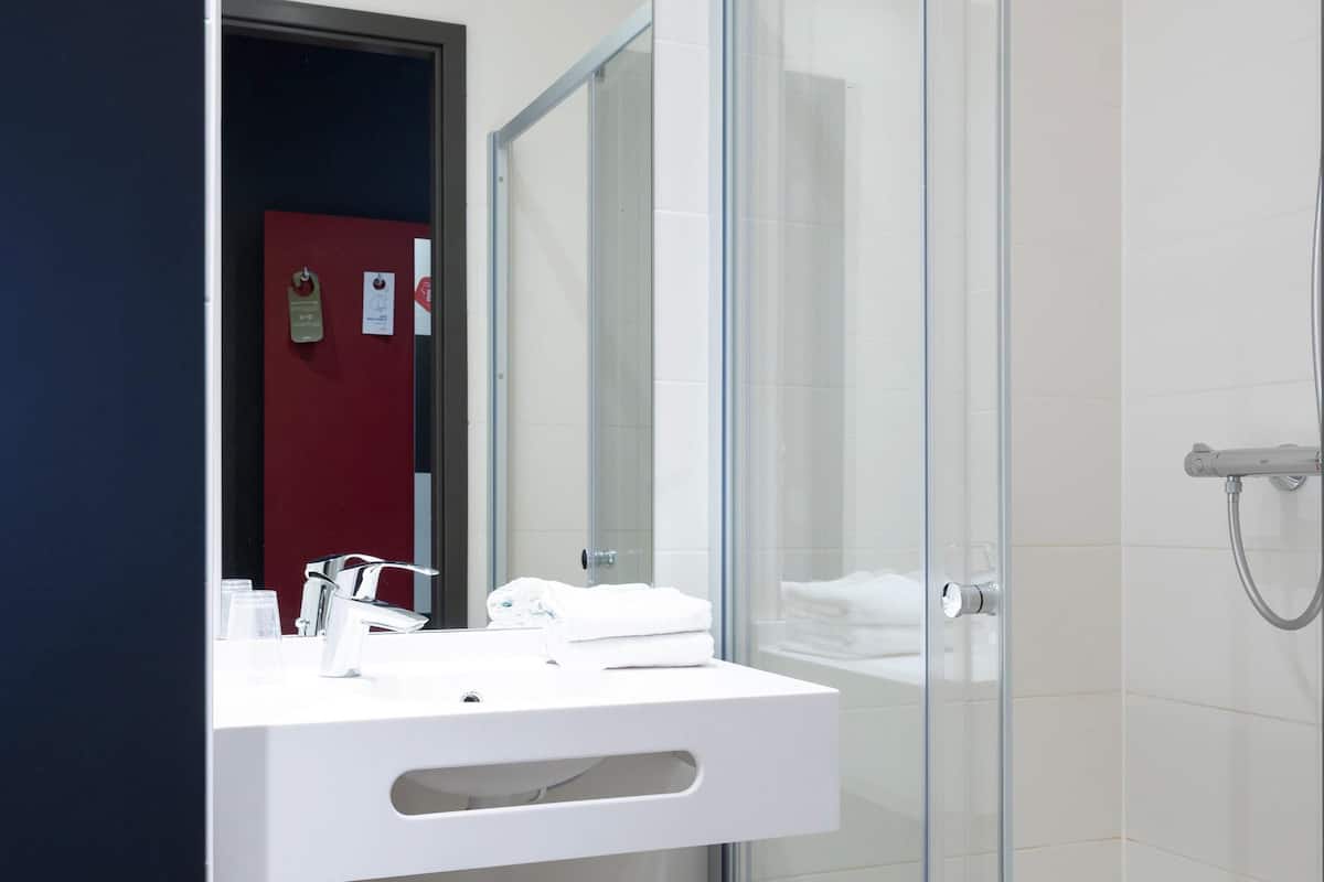 Chambre Double, 1 lit double | Bureau, lits bébé (gratuits), Wi-Fi gratuit, draps fournis