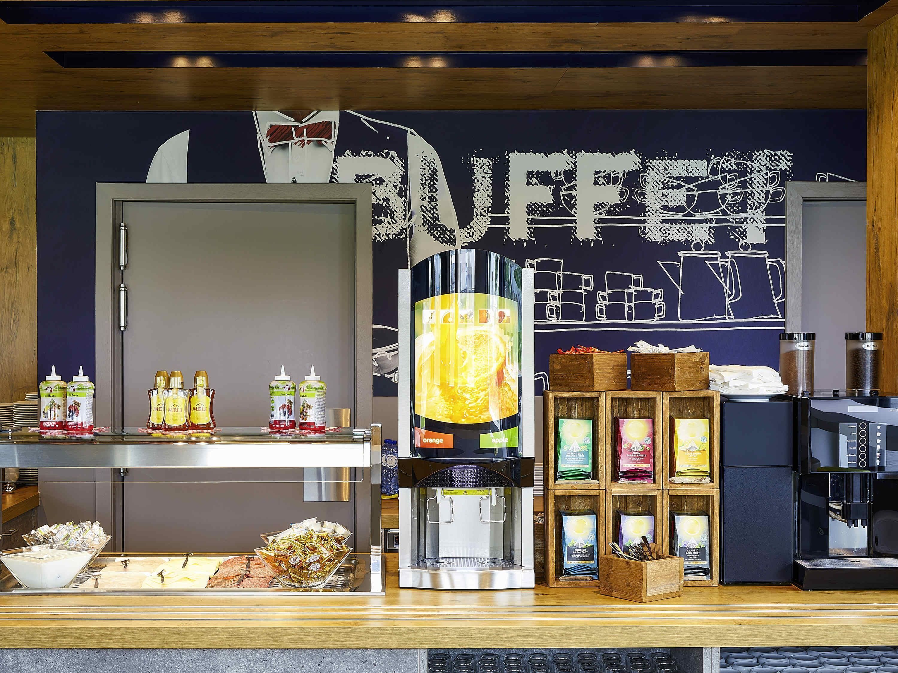 Desayuno buffet (EUR 15 por persona) 