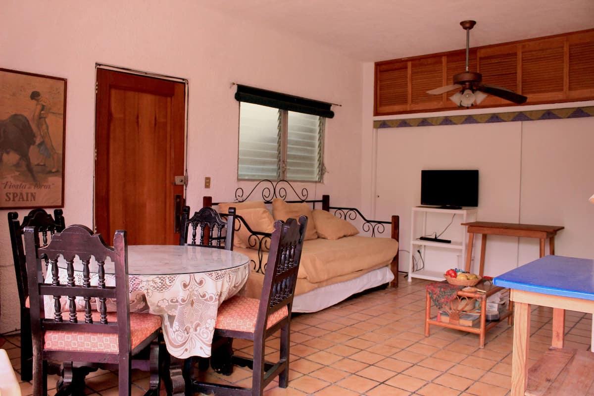 Departamento, varias camas, vista al océano | Servicio a la habitación