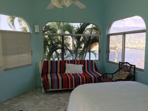 单人房, 1 张大床, 海洋景观 | 熨斗/熨板、免费 WiFi