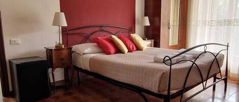 Junior-sviitti, parveke | 1 makuuhuone, minibaari, tallelokero huoneessa, työpöytä