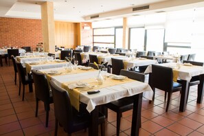 Desayuno continental gratuito y diario