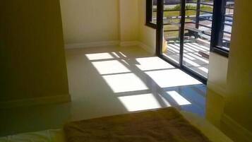 Iron/ironing board, rollaway beds, free WiFi