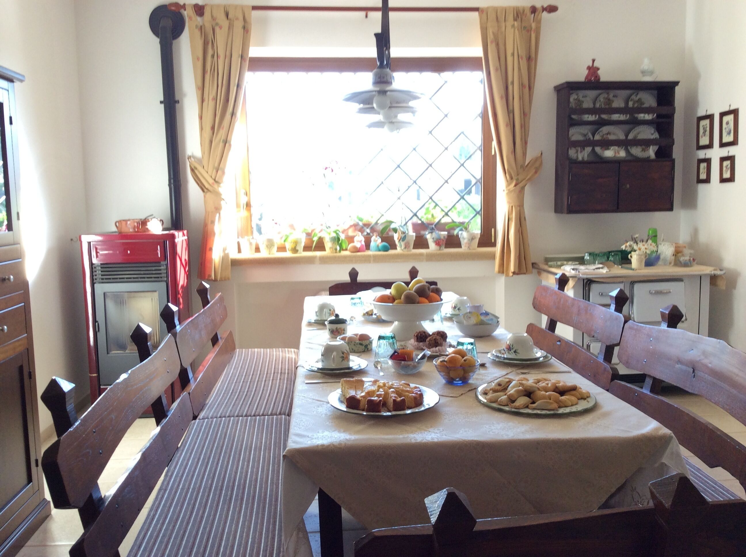 Free daily buffet breakfast