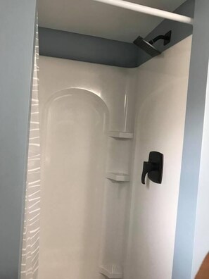 Comfort Double Room, 1 Double Bed | Bathroom shower - The Guest House (Circleville)