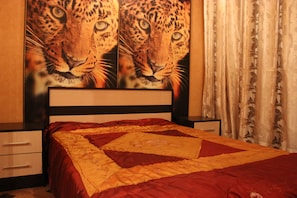 Premium-huoneisto, 2 makuuhuonetta | 1 makuuhuone, työpöytä, pimennysverhot, silitysrauta/-lauta