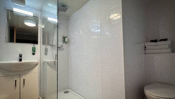 Artículos de tocador de diseñador, secador de pelo, toallas