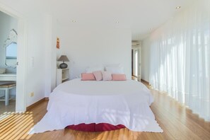5 bedrooms, in-room safe, iron/ironing board, free WiFi - Cascade House,  Luxury Vila in Carvoeiro (Carvoeiro)