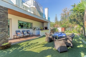 Outdoor dining - Cascade House,  Luxury Vila in Carvoeiro (Carvoeiro)