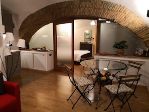 1 bedroom, desk, iron/ironing board, free WiFi