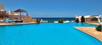 Luxury Beach Villa With Pool And Sea Views. Harbour And Beach Nearby.