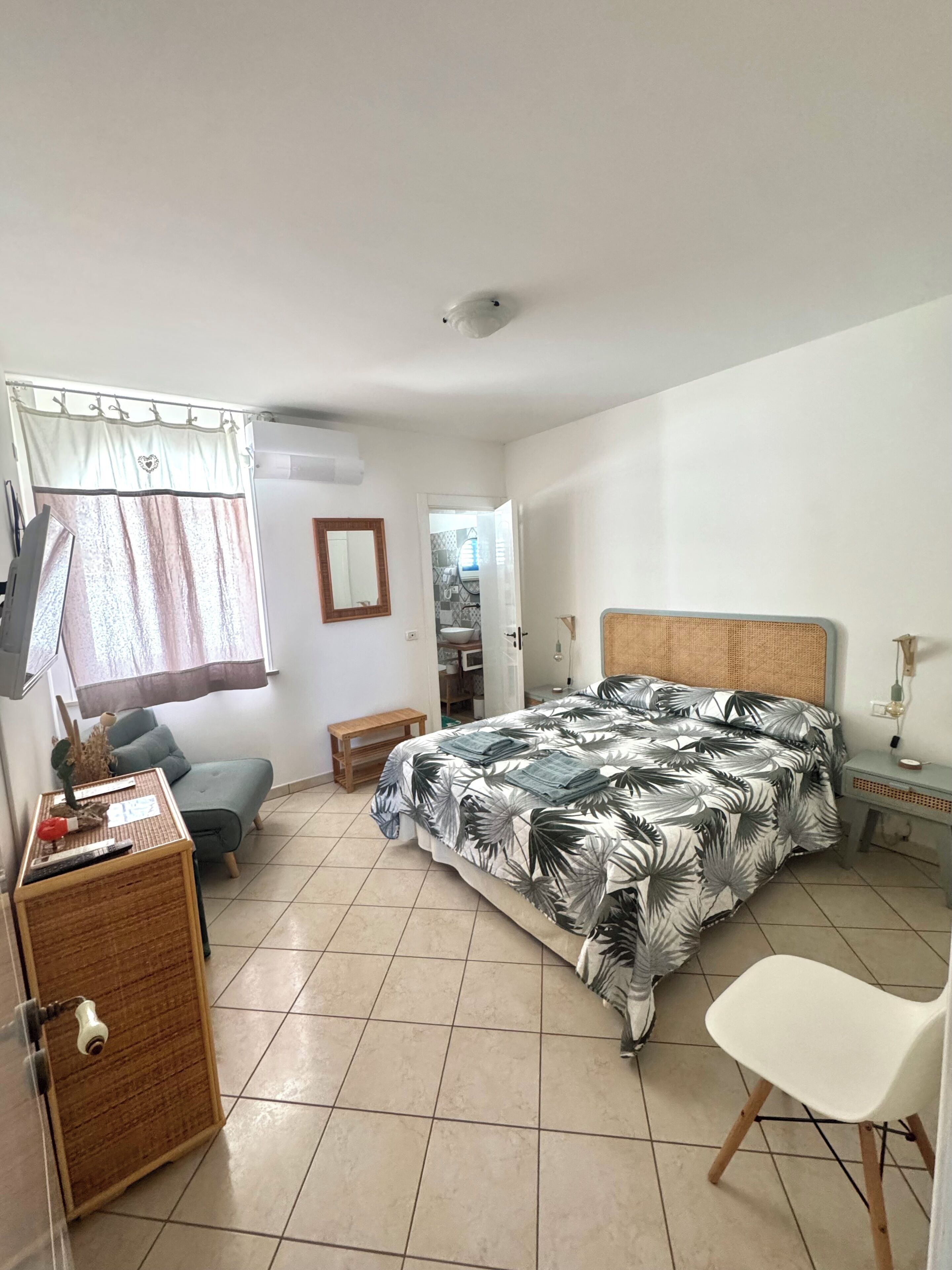 Habitación doble exclusiva, 1 cama Queen size | Ropa de cama de alta calidad, camas con efecto memoria y insonorización 