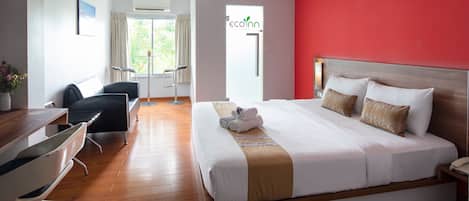 Premier Deluxe, 1 King Bed, Non Smoking, City View | In-room safe, desk, laptop workspace, free WiFi