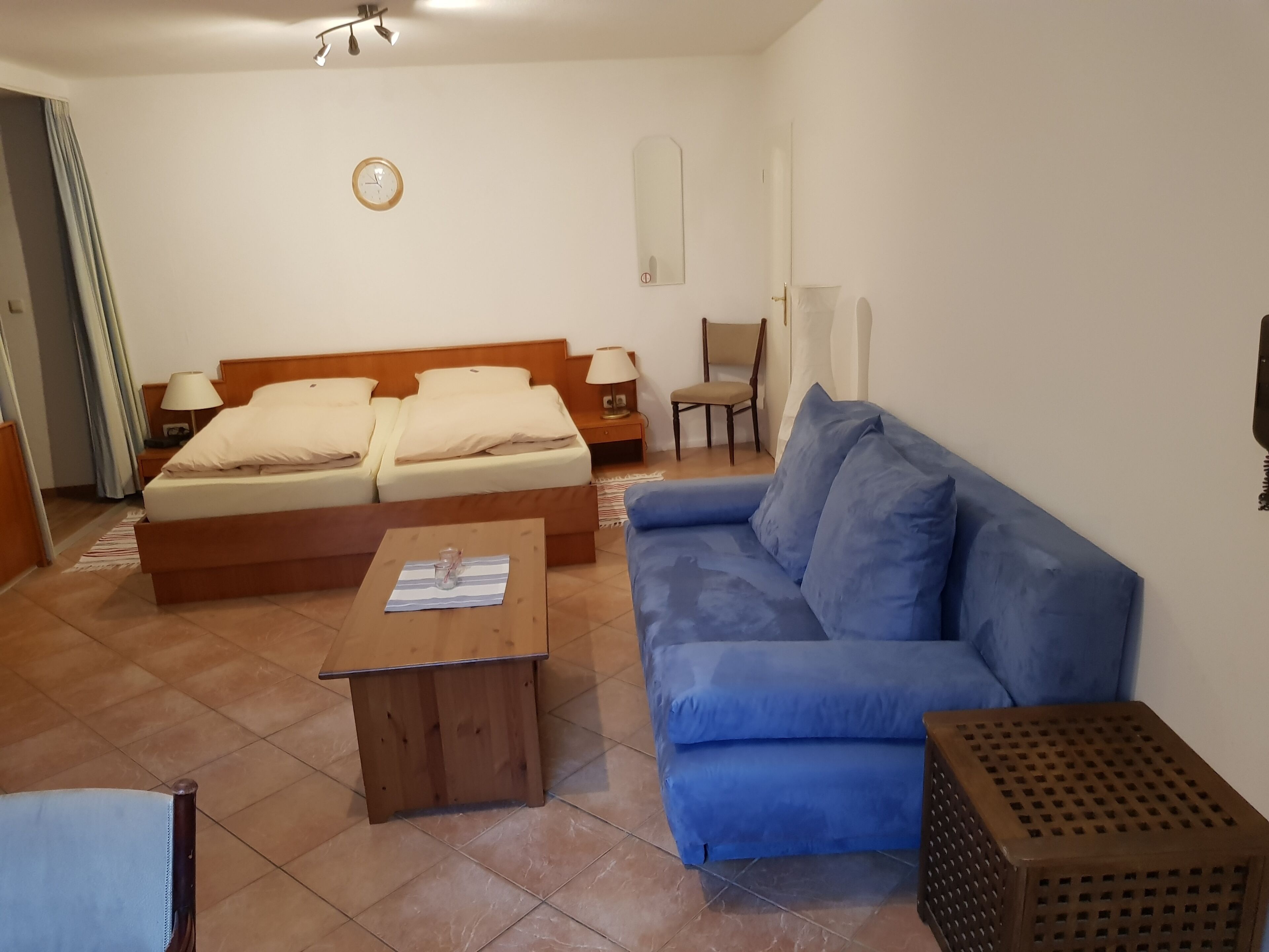 1 bedroom, iron/ironing board, internet, bed sheets