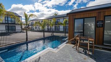 Hồ bơi ngoài trời