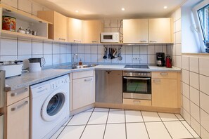 Fridge, microwave, oven, stovetop - Very central apartment / 150m to the large Plöner See / Fewo 3 (Plön)