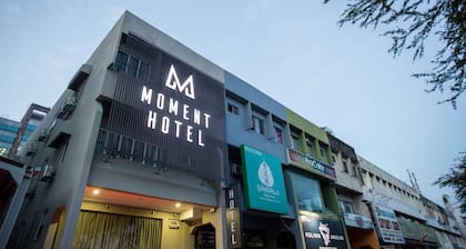 Moment Hotel