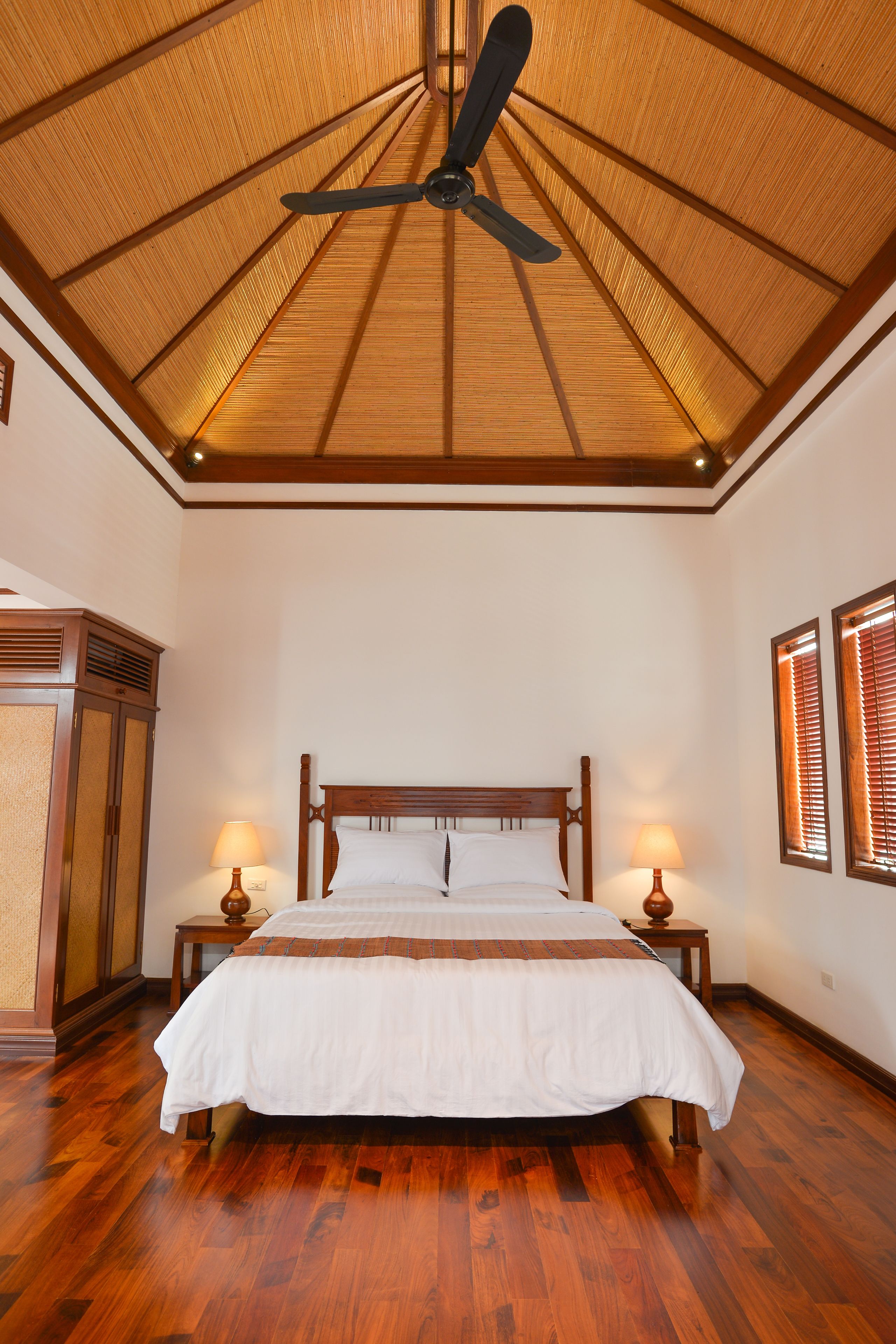 family room | 1 bedroom, pillow-top beds, minibar, individually decorated