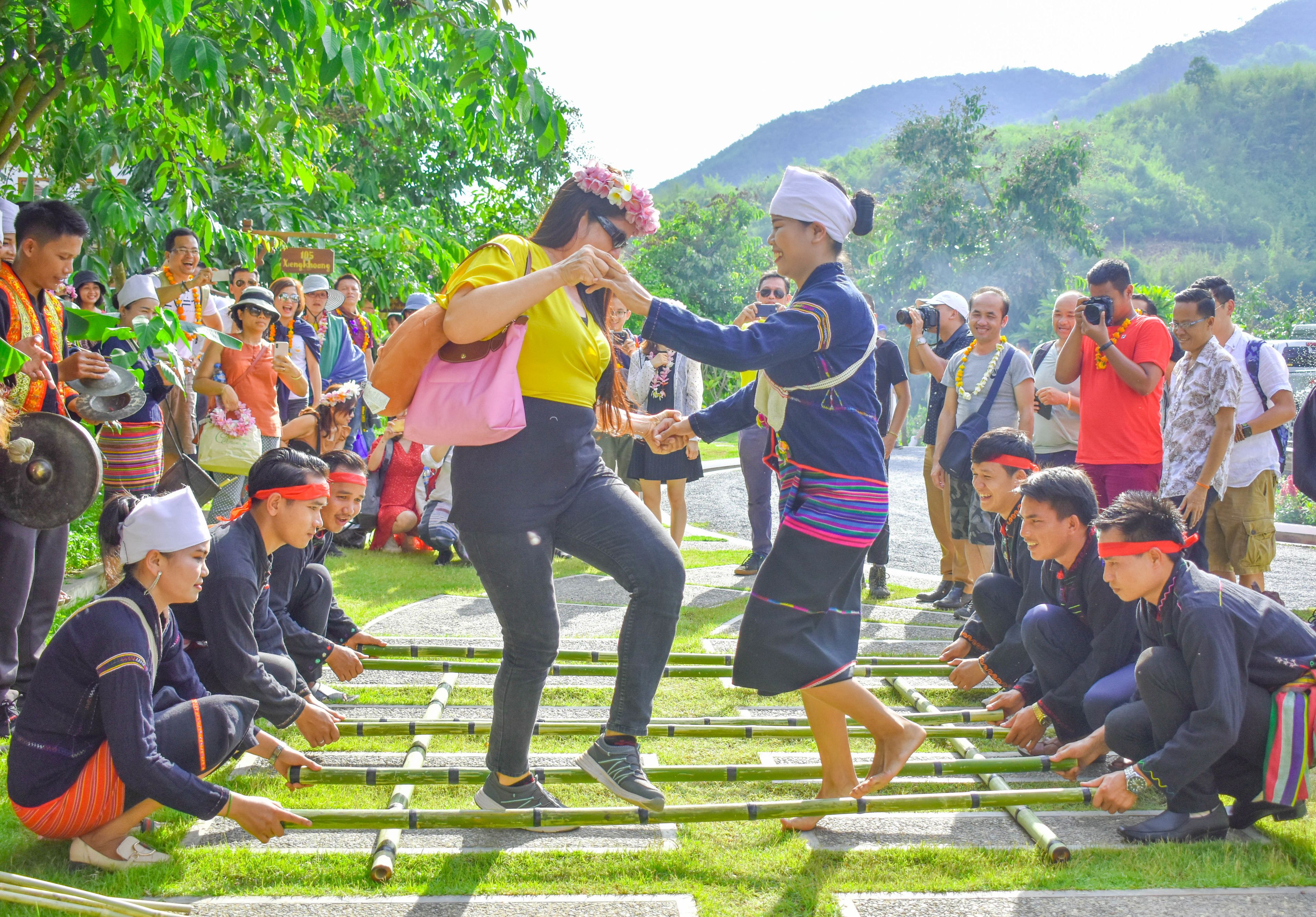 ropes course (team building)